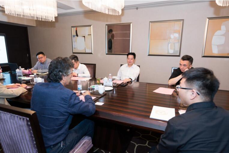 集团党委副书记、副董事长、总经理杨川会见维尼奥拉艺术研究中心创始人皮耶罗·洛卡瑟卡教授一行