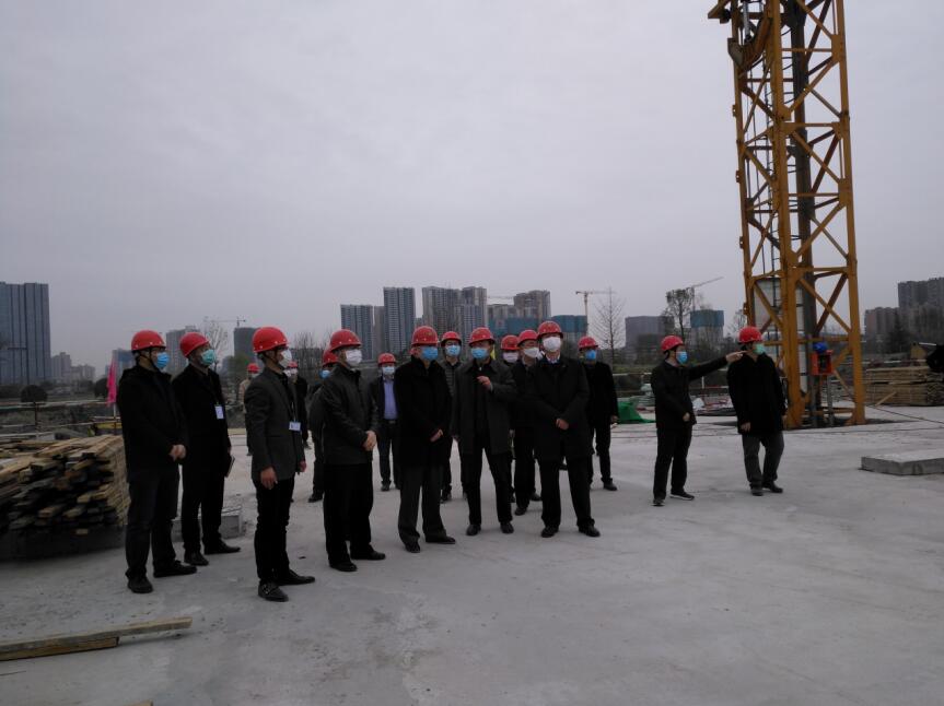 尊龙凯时集团党委书记、董事长任丁率队 赴金牛宾馆检查工程复工工作