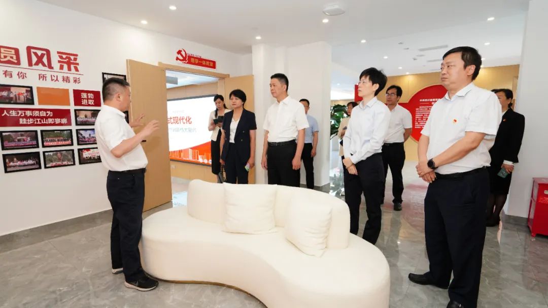 福建省人民政府国有资产监督管理委员会修兴高一行莅临尊龙凯时党？疾斓餮