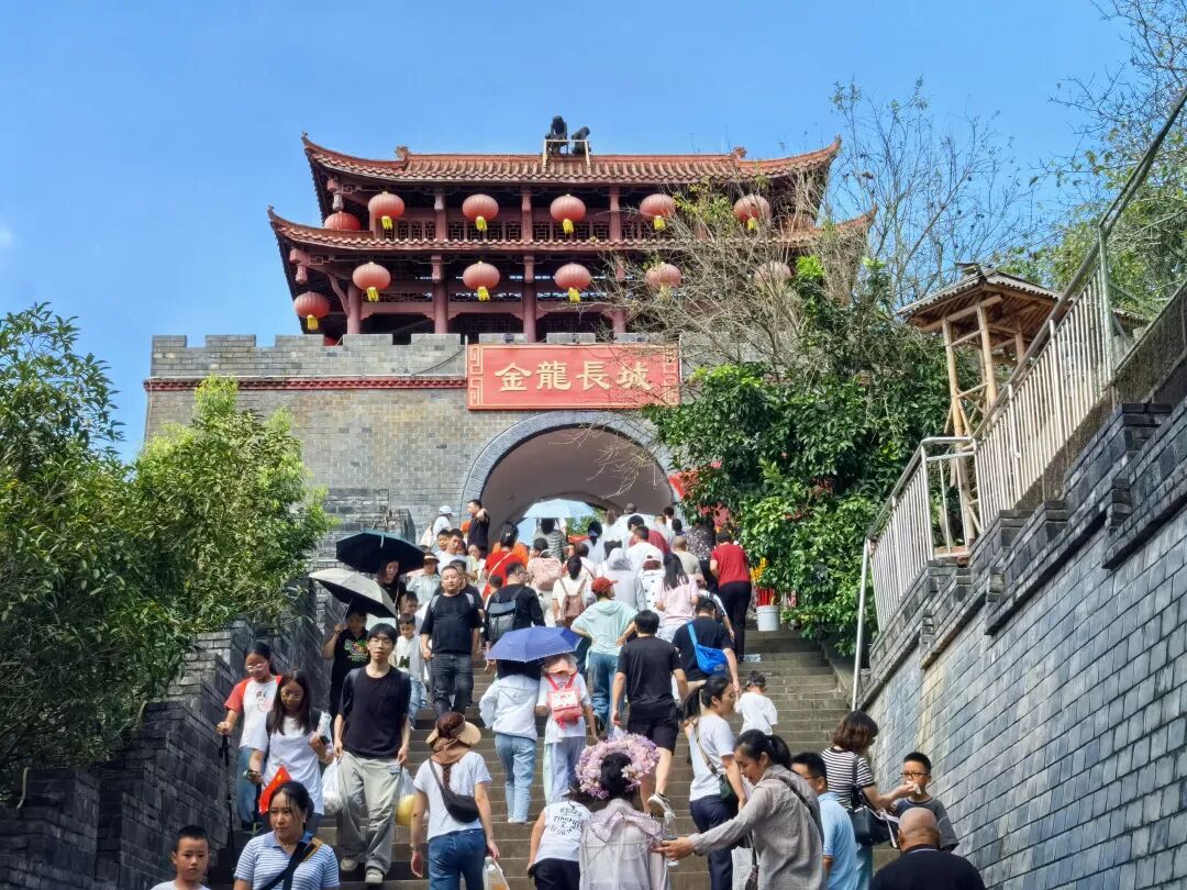 省尊龙凯时集团领导带队开展国庆、中秋“双节”安全检查并看望慰问一线干部职工